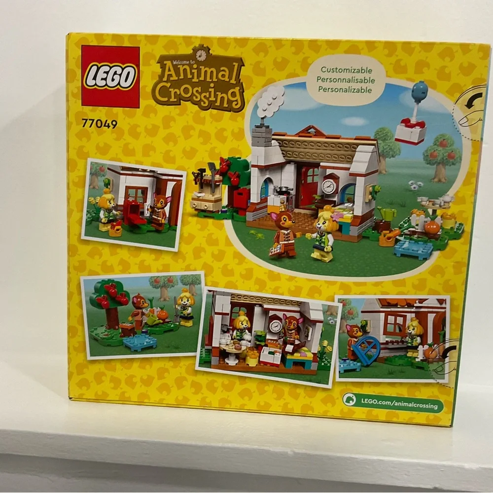 LEGO Animal Crossing Isabelle's House Set - Red, White, Green